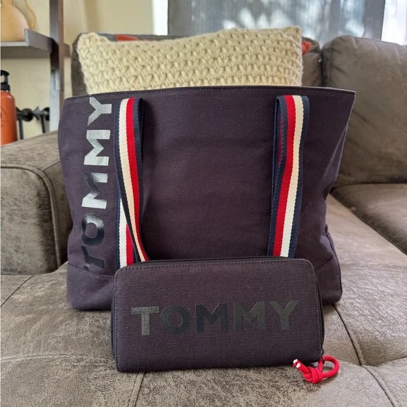 Tommy Hilfiger Black Tote and Wallet Set with Red and White Straps - Picture 2 of 12